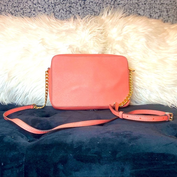 Michael Kors Pink Jet Set Large Crossbody Purse - Picture 4 of 8